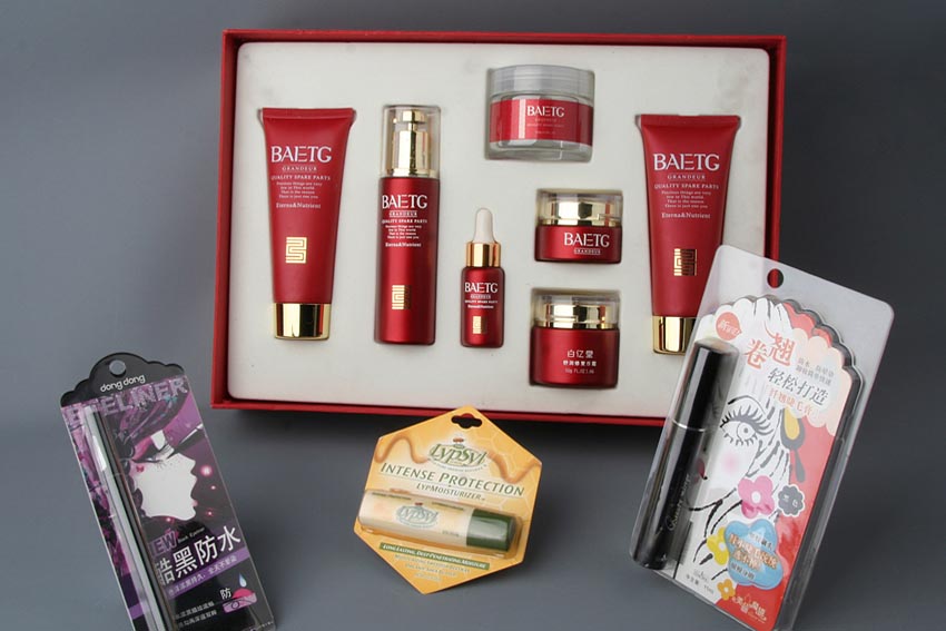 植(zhi)絨化妝(zhuang)品吸塑(su)内托